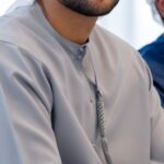 EMIRATES LUXURY THOBE LIGHT ASH - Image 2